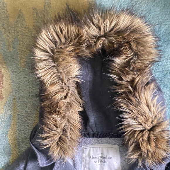 Abercrombie & Fitch Gray Hoodie with Faux Fur Trim - Picture 5 of 5